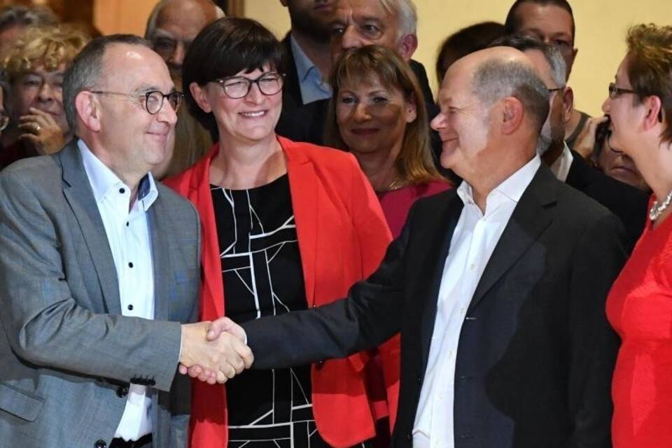Zwei Paare sind übrig Zwei Paare sind übrig