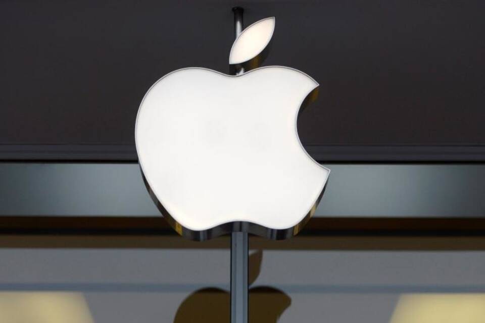 Apple Apple