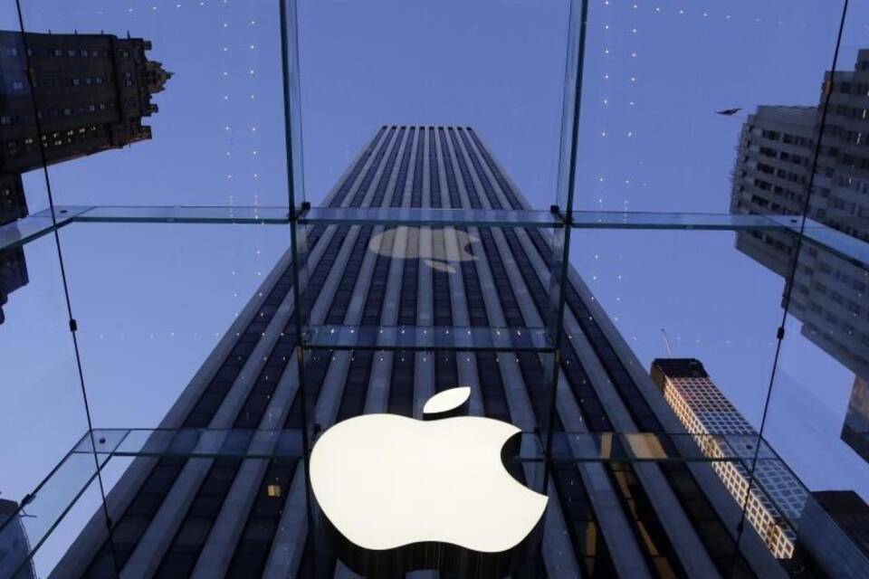 Apple Apple