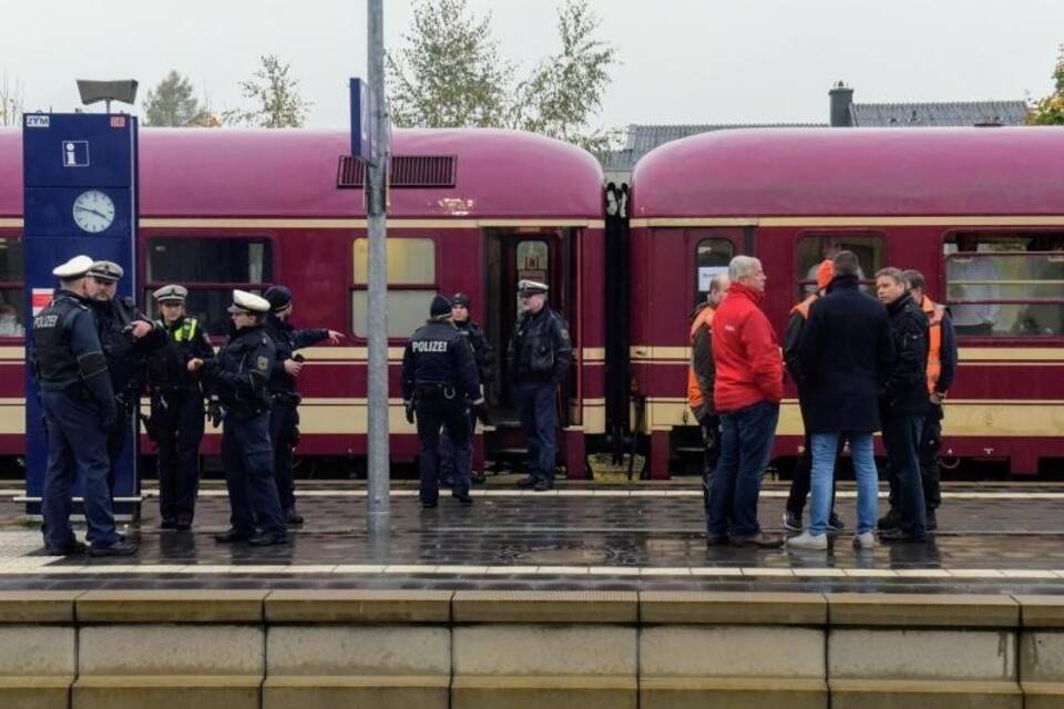 Polizei stoppte Partyzug Polizei stoppte Partyzug