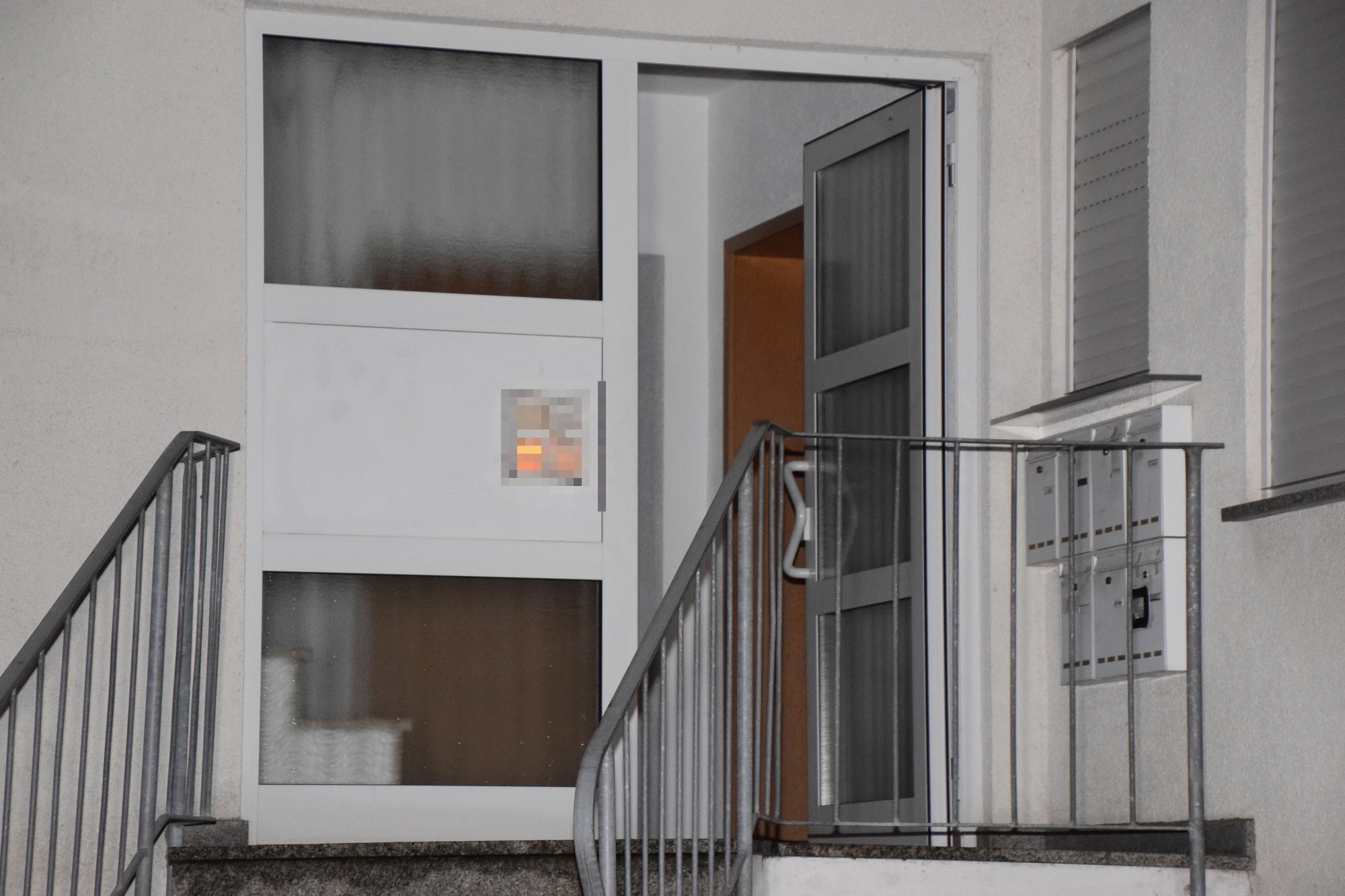 Sulzfeld Sek Sturmt Wohnung Und Nimmt Mann Fest Update