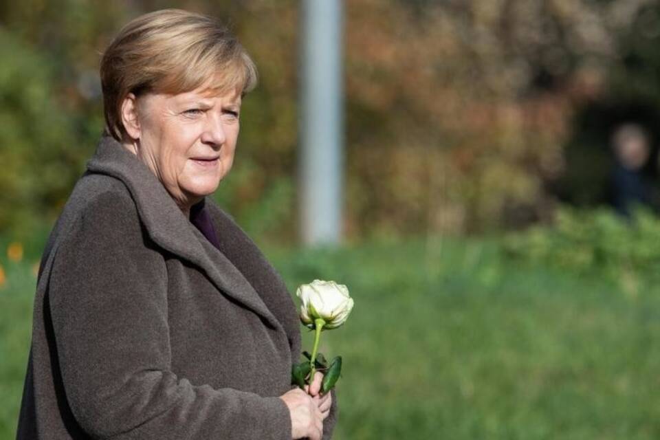 Merkel besucht NSU-Gedenkort in Zwickau Merkel besucht NSU-Gedenkort in Zwickau