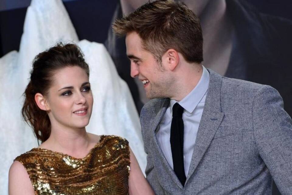 Robert Pattinson + Kristen Stewart