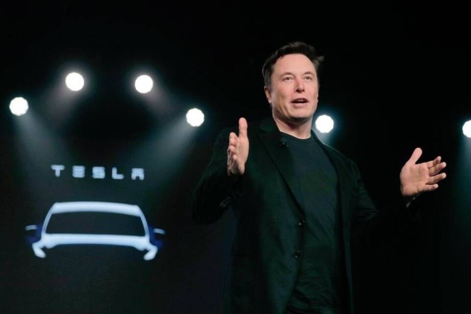 Tesla - Elon Musk Tesla - Elon Musk