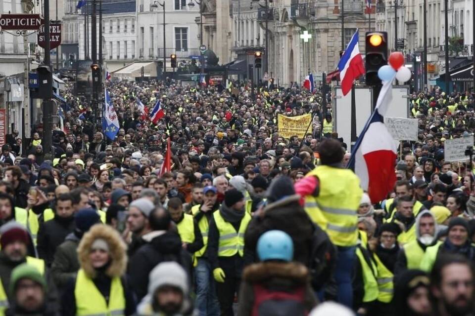 Massenprotest Massenprotest
