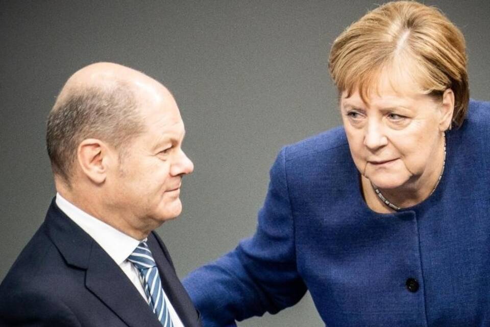 Olaf Scholz und Angela Merkel