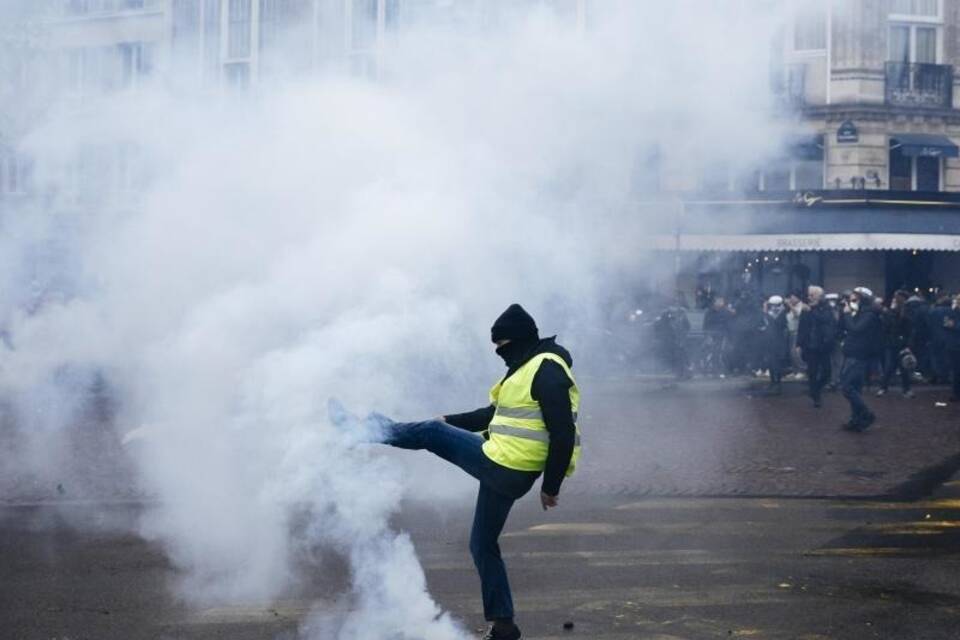 Tränengas in Paris