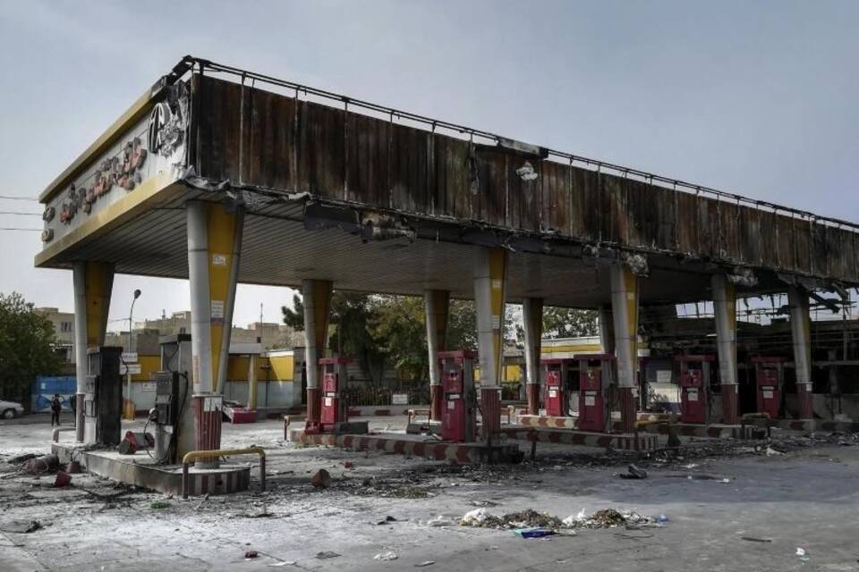 Abgebrannte Tankstelle in Teheran Abgebrannte Tankstelle in Teheran