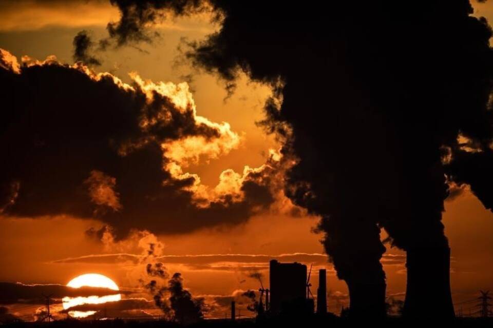Sonnenuntergang am Kraftwerk
