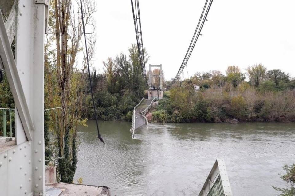 Brücke eingestürzt