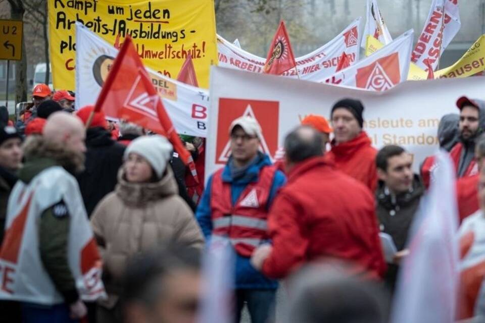 Demonstration gegen Stellenabbau bei Continental