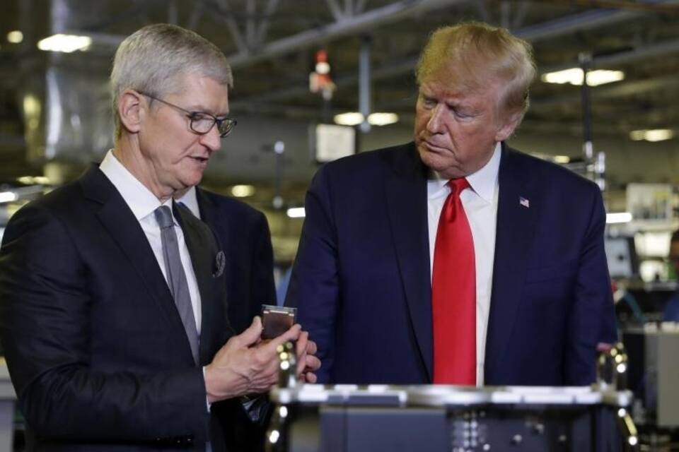 US-Präsident Trump besucht Apple-Fabrik in Texas