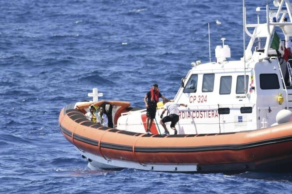 Migranten im Mittelmeer Migranten im Mittelmeer