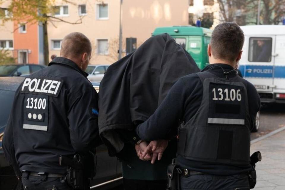 Polizeieinsatz gegen Clan-Kriminalität in Berlin Polizeieinsatz gegen Clan-Kriminalität in Berlin