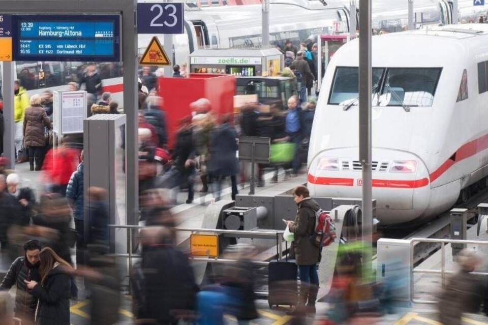 Kunden benoten Deutsche Bahn