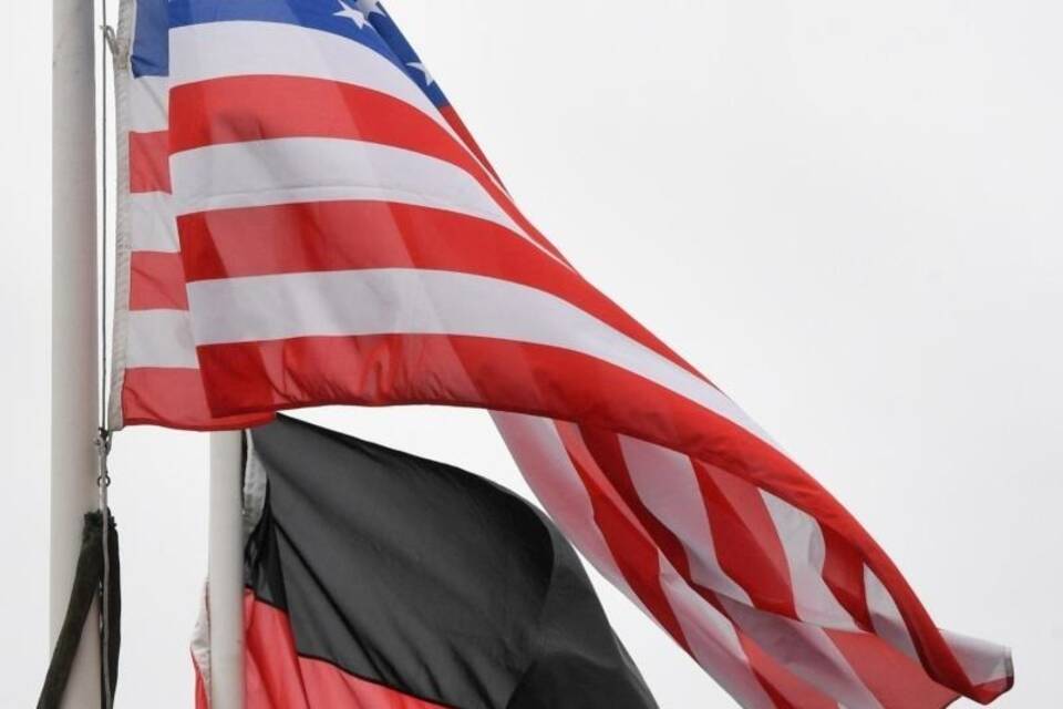 Mehrheit der Deutschen hält Verhältnis zu USA für schlecht Mehrheit der Deutschen hält Verhältnis zu USA für schlecht
