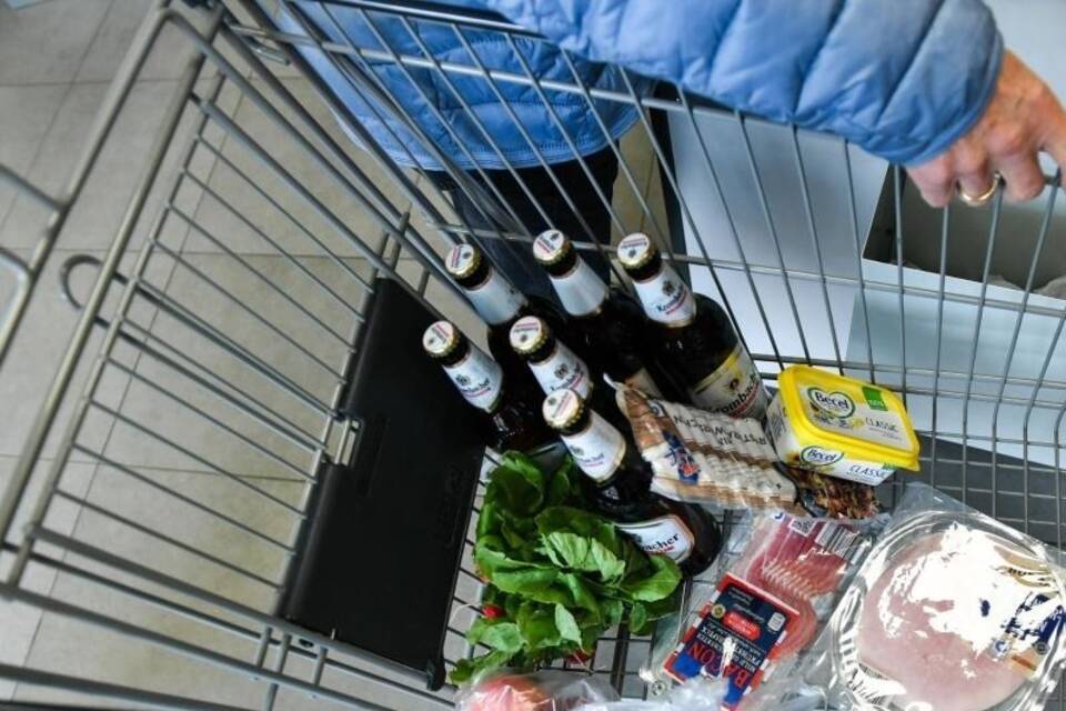 Einkauf im Einkaufswagen Einkauf im Einkaufswagen