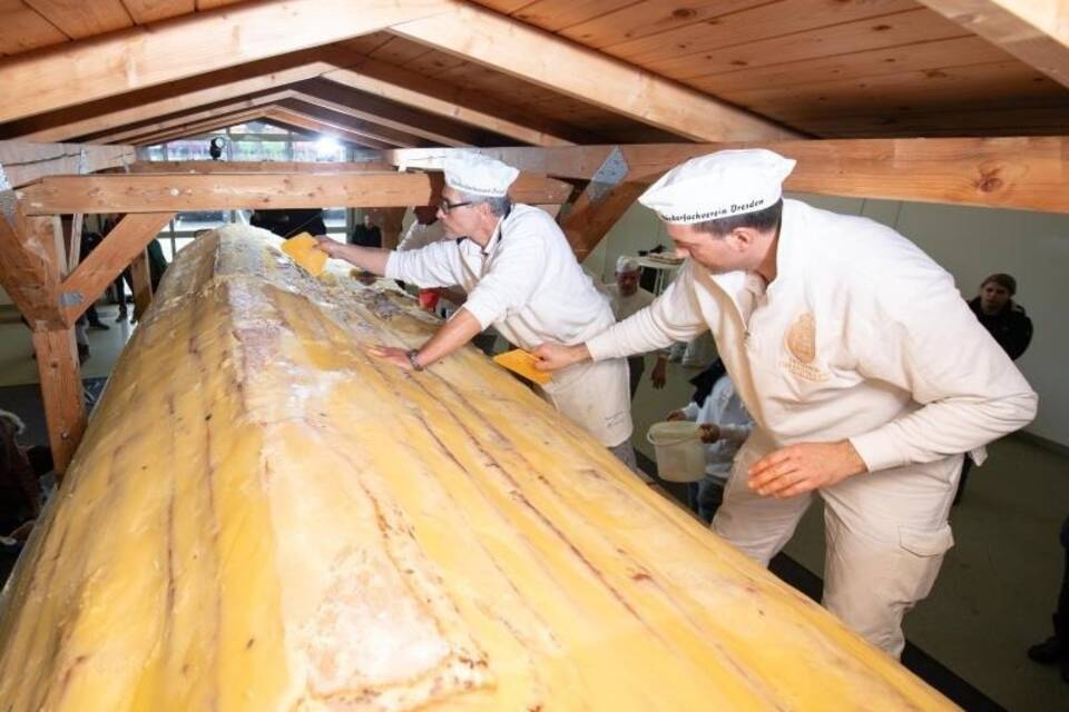 Riesenstollen entsteht in Dresden