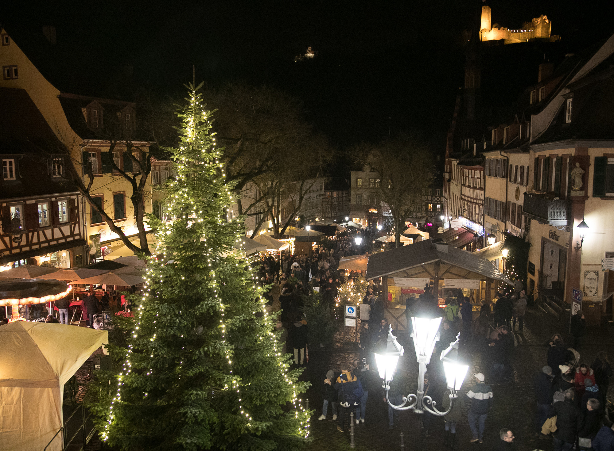 Weinheimer Weihnachtsmarkt Was für ein Budenzauber unter den Burgen