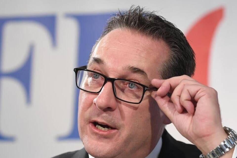 Ex-Chef Strache aus Partei ausgeschlossen Ex-Chef Strache aus Partei ausgeschlossen