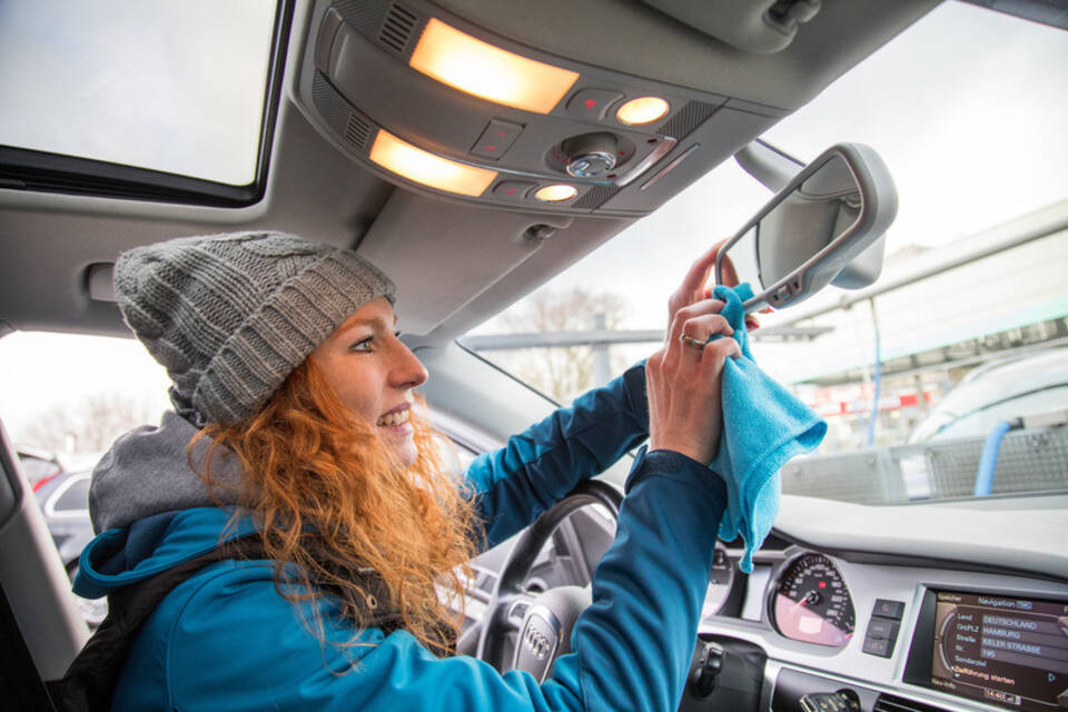 Glycerin und Talkum: Interieur des Autos richtig pflegen