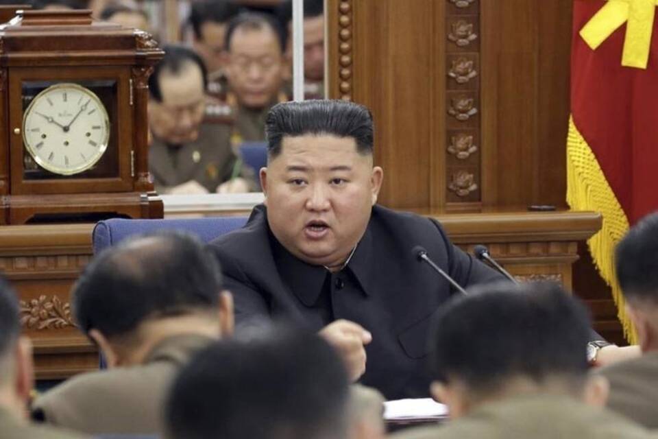Kim Jong Un bespricht sich mit Militärs über Stärkung der Armee Kim Jong Un bespricht sich mit Militärs über Stärkung der Armee