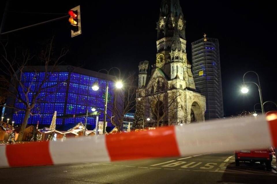Weihnachtsmarkt geräumt Weihnachtsmarkt geräumt