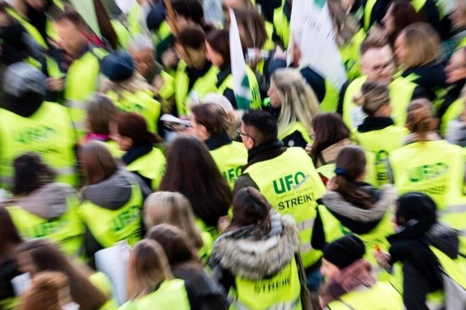 Streik-Kundgebung Streik-Kundgebung