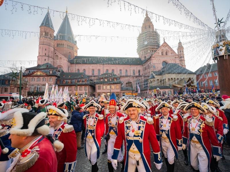 Fastnacht Farbenfroher Start in die Karnevalszeit in Mainz Leute RNZ