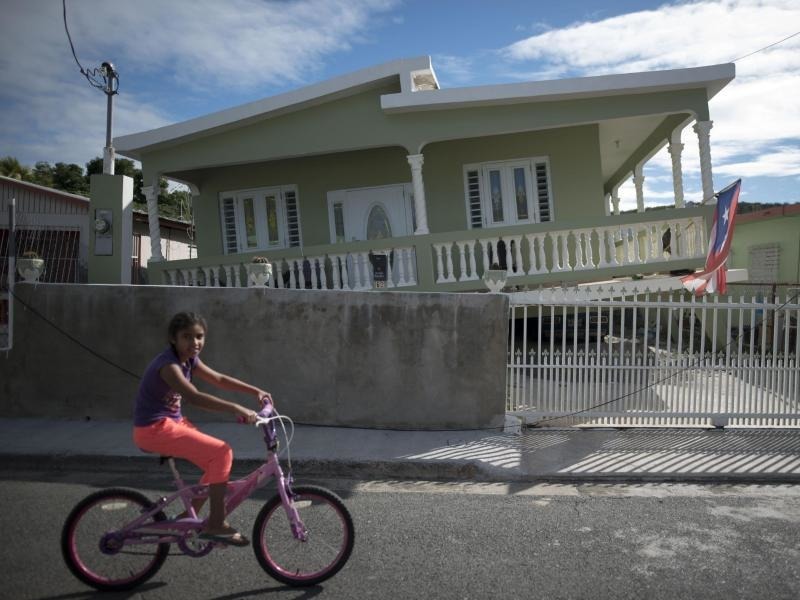 Aus puerto rican mädchen