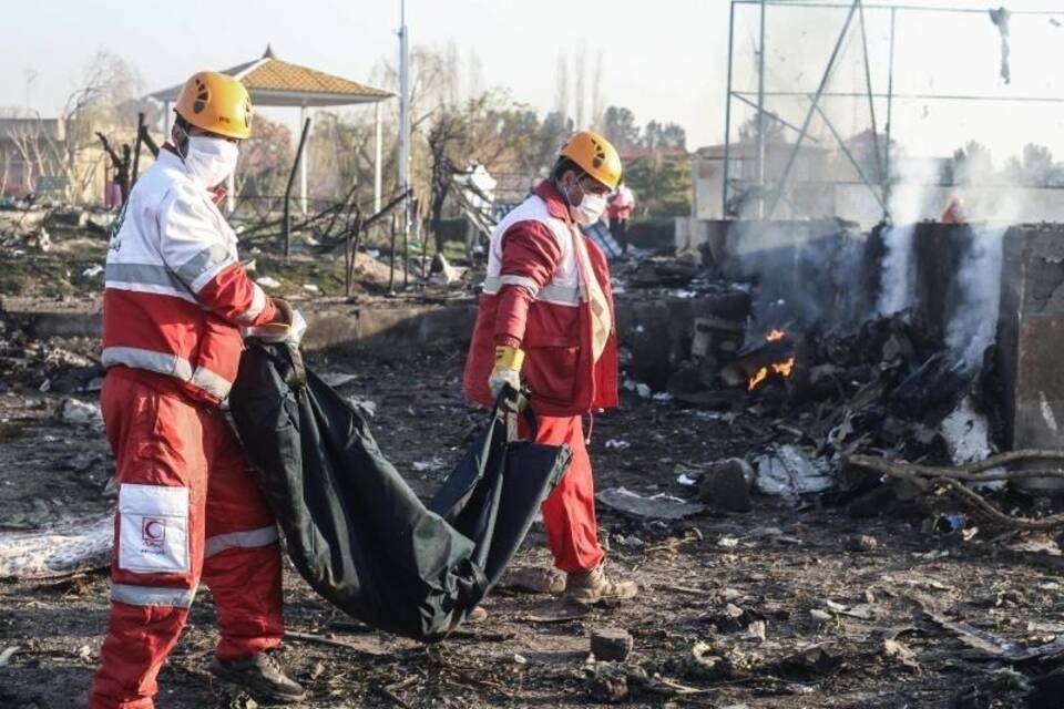 Passagierflugzeug nahe Teheran abgestürzt Passagierflugzeug nahe Teheran abgestürzt