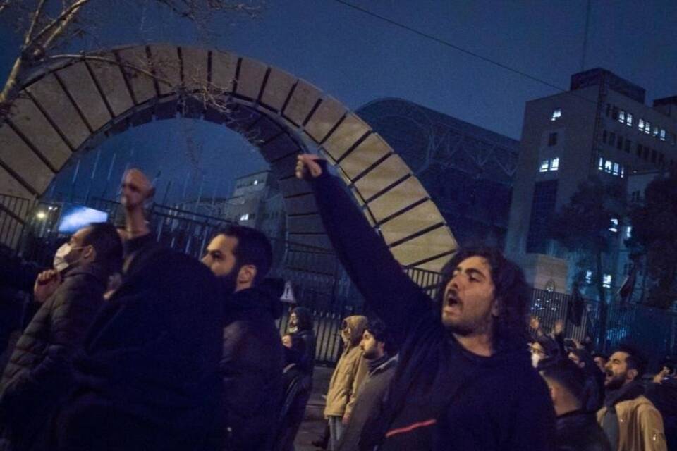Studenten demonstrieren in Teheran Studenten demonstrieren in Teheran