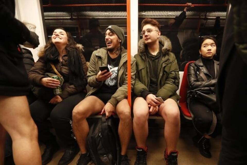 «No Pants Subway Ride» - Prag «No Pants Subway Ride» - Prag
