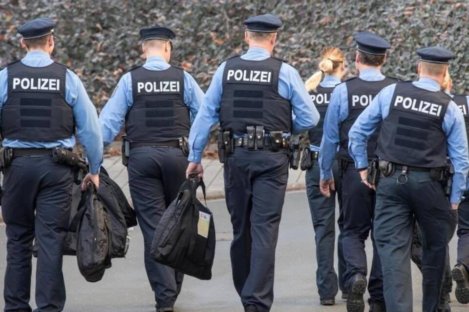 Polizistinnen und Polizisten