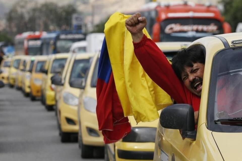 Taxi Deutschland macht Druck gegen Uber Taxi Deutschland macht Druck gegen Uber