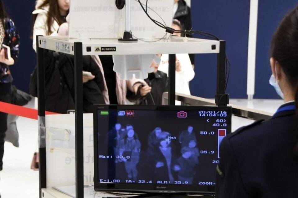 Körpertemperatur-Scanner am Flughafen Narita Körpertemperatur-Scanner am Flughafen Narita