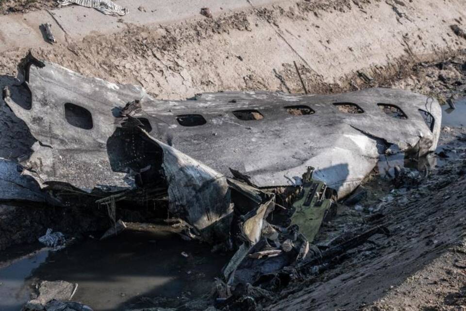 Trümmerteile des ukrainischen Passagierflugzeugs Trümmerteile des ukrainischen Passagierflugzeugs