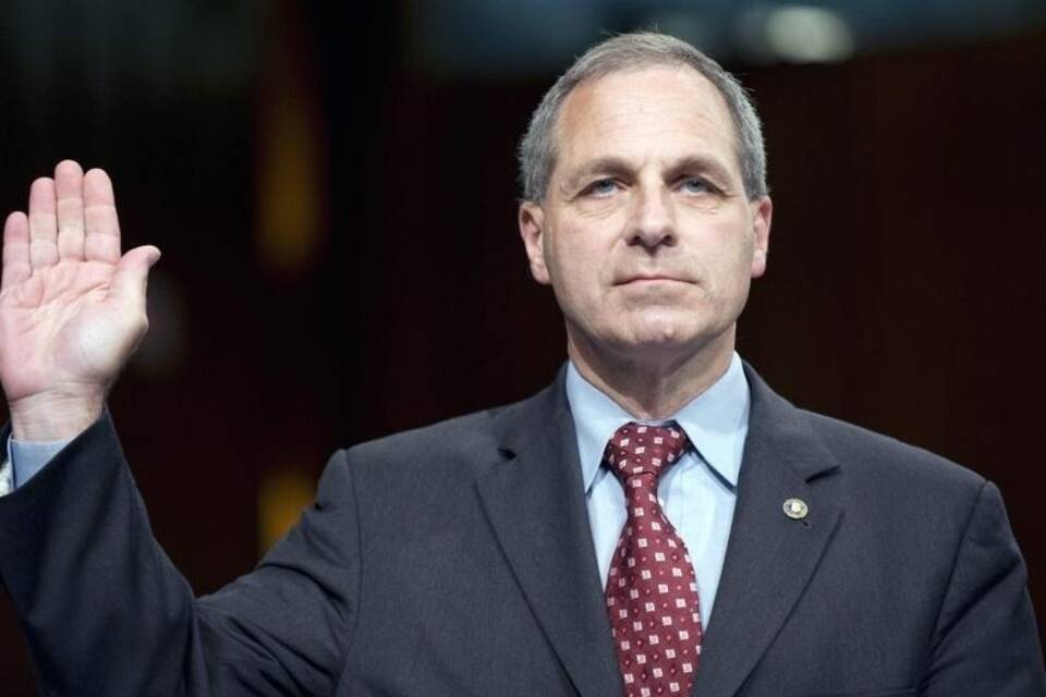 VW geht gegen Ex-FBI-Chef Freeh vor VW geht gegen Ex-FBI-Chef Freeh vor