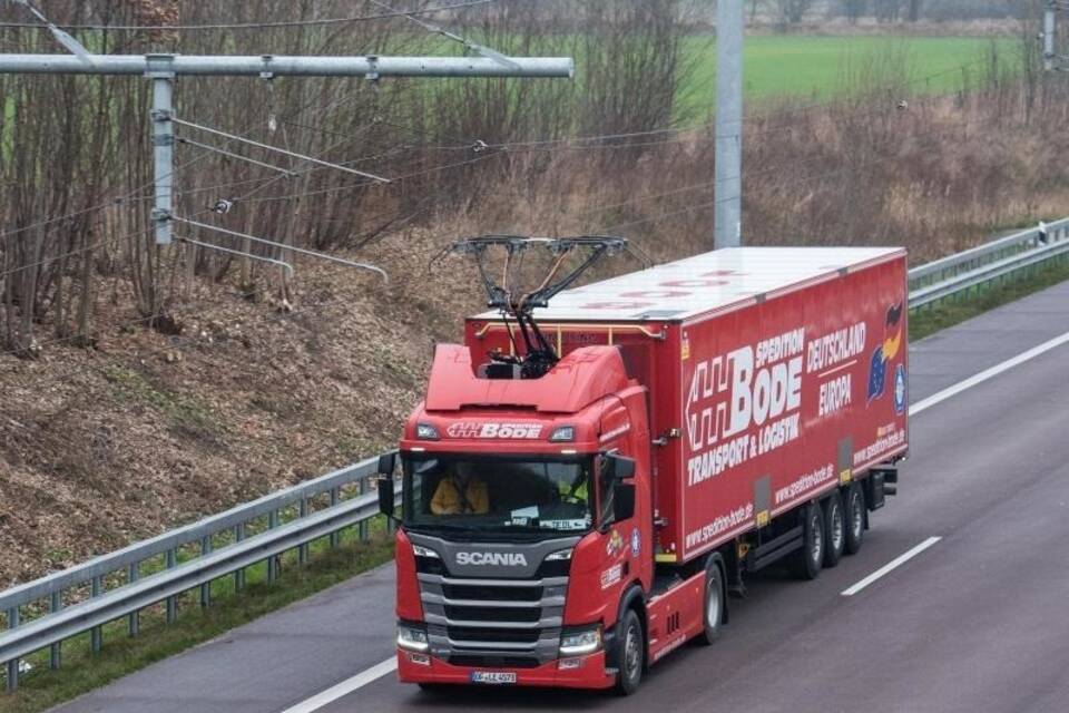 Praxistest für E-Highway hat begonnen Praxistest für E-Highway hat begonnen