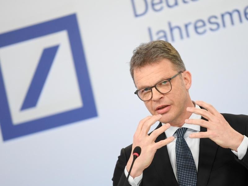Radikalumbau kostet Geld: Deutsche Bank will Anleihen bis ...