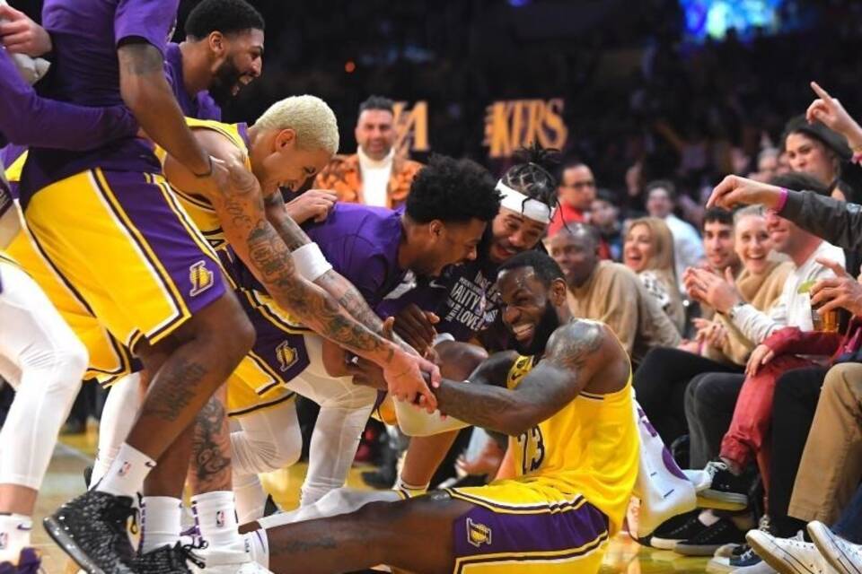 Los Angeles Lakers - San Antonio Spurs Los Angeles Lakers - San Antonio Spurs