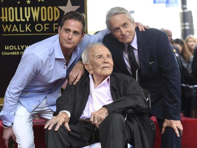 Tod Mit 103 Jahren Hollywood Legende Kirk Douglas Gestorben Kultur Und Entertainment Rnz