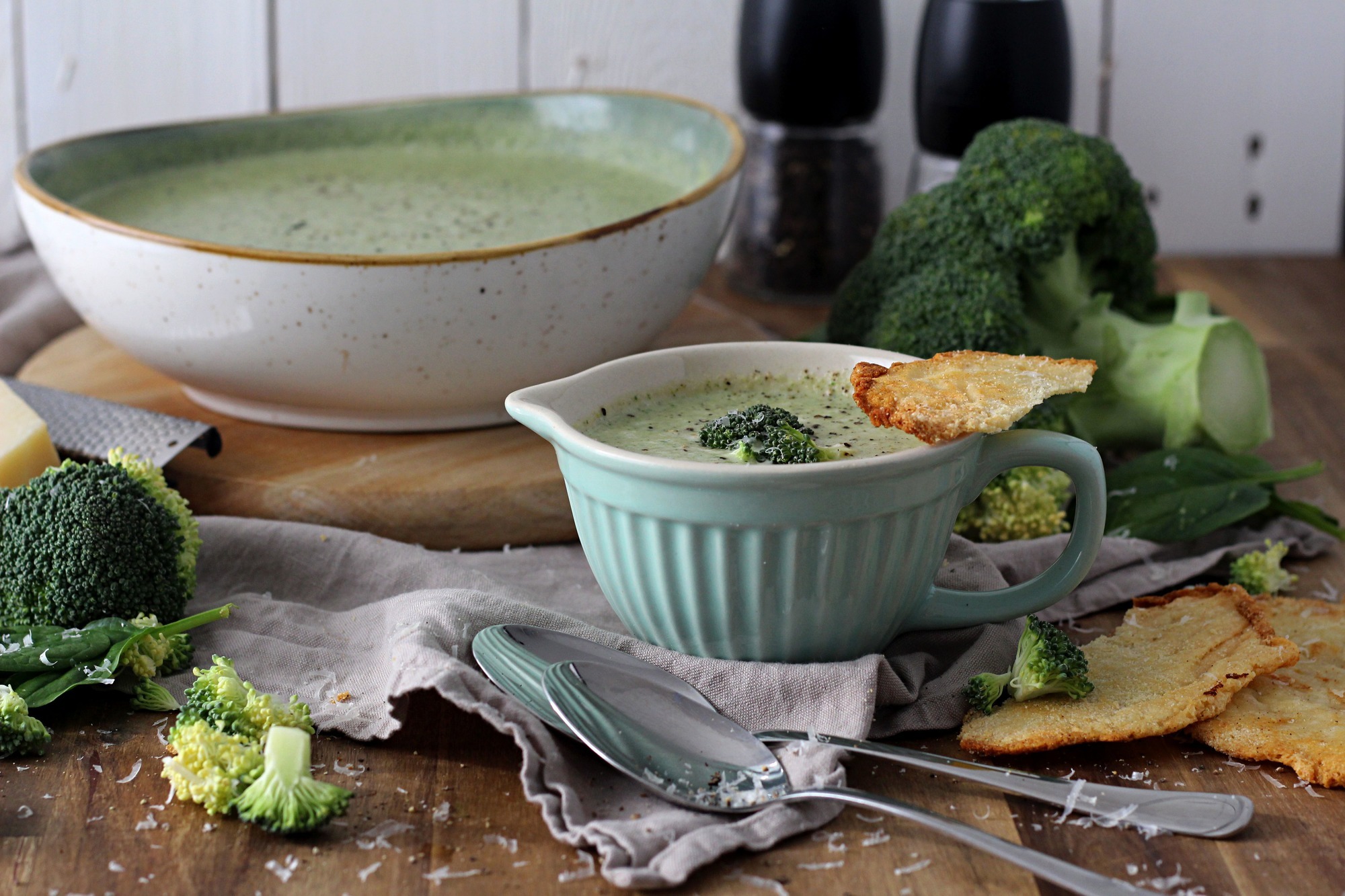 Food-Bloggerin Mareike Winter: Brokkolisuppe mit Parmesanknusper