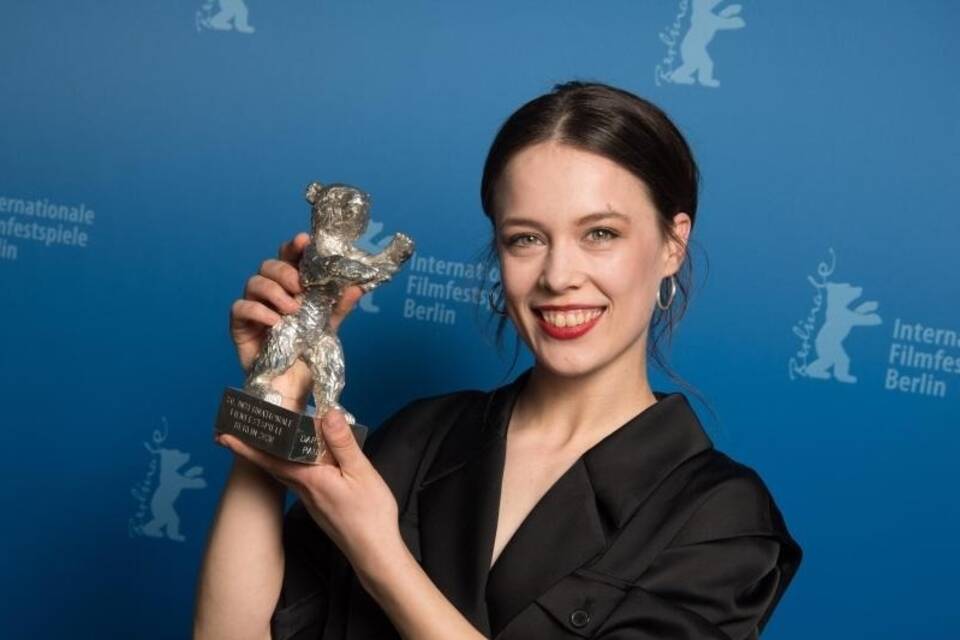 Filmpreis Berlinale 2020 Paula Beer Ist Beste Darstellerin Kultur And Entertainment Rhein