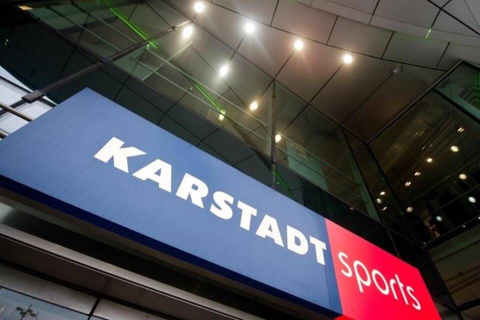 Ein Karstadt-Sports-Logo. Ein Karstadt-Sports-Logo.