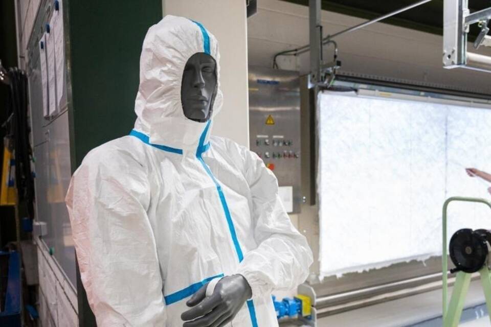 Coronavirus - Herstellung von Schutzanzügen Coronavirus - Herstellung von Schutzanzügen