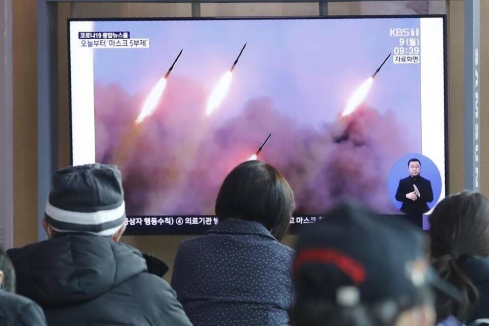 Nordkorea feuert Projektile ab