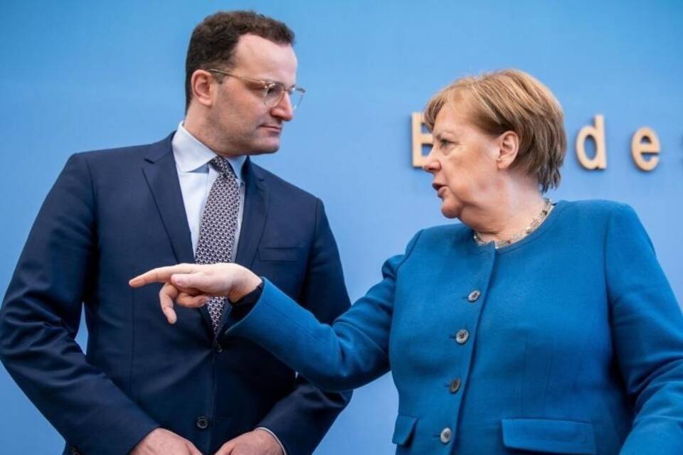 Merkel und Spahn in Bundespressekonferenz Merkel und Spahn in Bundespressekonferenz