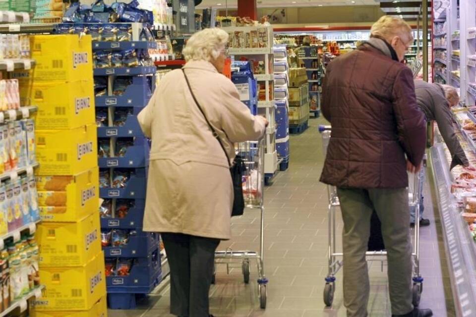 Senioren im Supermarkt Senioren im Supermarkt