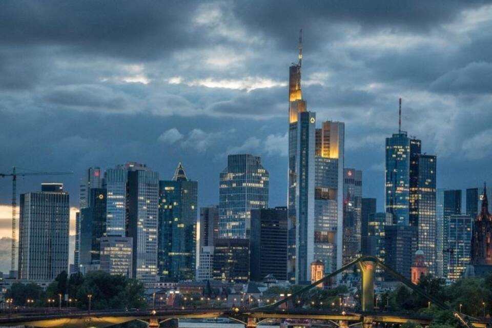 Dunkle Wolken über Frankfurt Dunkle Wolken über Frankfurt